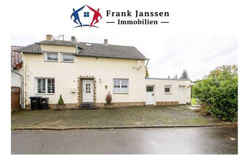 18348 Ansicht Portale - Einfamilienhaus mit Garage und Werkstatt - 3 Schlafzimmer & 2 Badezimmer - Pelletofen
