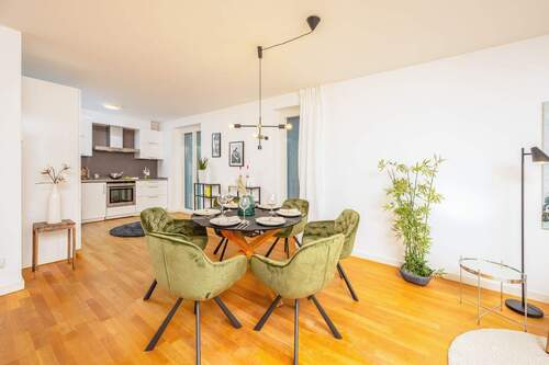 Wohnzimmer und Küche - 4 Zimmer Etagenwohnung zum Kaufen in Hamburg