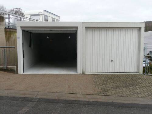 Doppelgarage innen weiträumig offen - Garage, Stellplatz in Saarbrücken