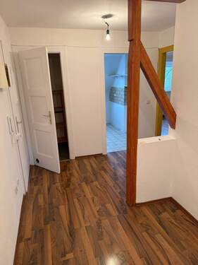 Diele - Über den Dächern von Flingern! - 610,00&nbsp;EUR Kaltmiete, ca.&nbsp; 61,00&nbsp;m&sup2;&nbsp;Wohnfl&auml;che