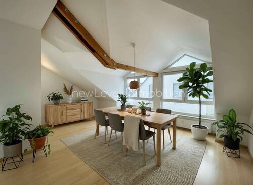 Essbereich mit Möbelvorschlag - Sonniges DG-Juwel in Bestlage: Nahe Audi & Klinikum - ideal für Eigennutzer & Anleger!