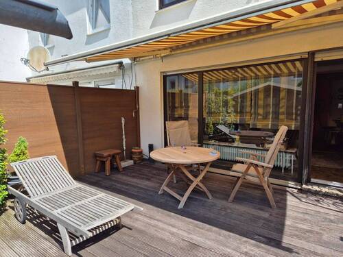 Blick auf die Terrasse - 5 Zimmer Reihenmittelhaus in Dietzenbach
