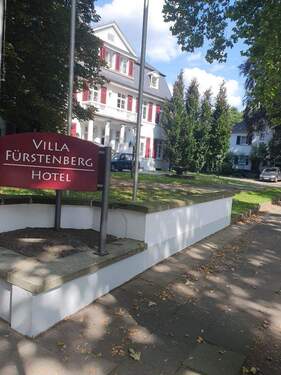 Zugang zum Büro/Meetingraum in der Villa Fürstenberg - 