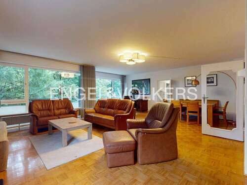 Weiträumiges Wohn- und Esszimmer - Einziehen und Wohlfühlen, zentral gelegen und direkt am Stadtwald