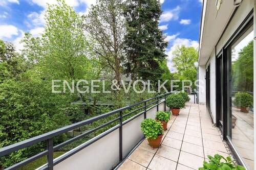 Balkon mit Blick ins Grüne - 