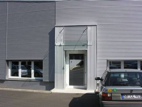 Eingangstür - 4 Zimmer Büro in Saarbrücken