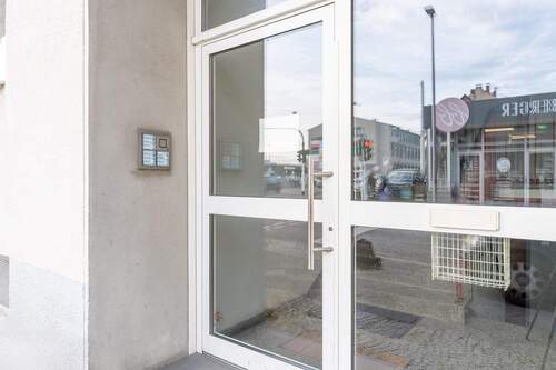 Hauseingang - 6 Zimmer Etagenwohnung in Krefeld