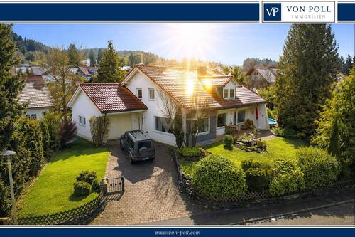 Titelbild - Ein Familienhaus, das Großzügigkeit und Atmosphäre verbindet