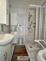 Bad mit Dusche - 