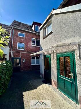 Innenhof - 9 Zimmer Mehrfamilienhaus, Wohnhaus zum Kaufen in Loitz