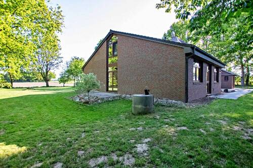 Wohnhaus links - 