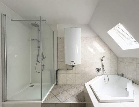 Badezimmer Bild 3 - 2 Zimmer Etagenwohnung in Meerbusch