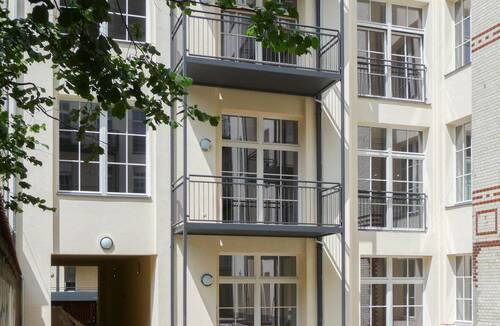 Innenhof mit Blick auf die Wohnung - 