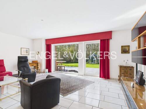 ... mit Blick in den Garten - 