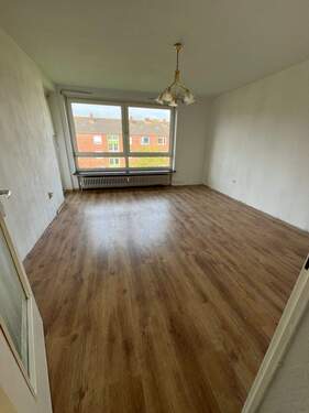Wohnzimmer - 3-Zimmer-Wohnung, 61 m² in Emden