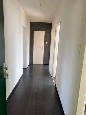 Flur - 3 Zimmer Etagenwohnung in Emden