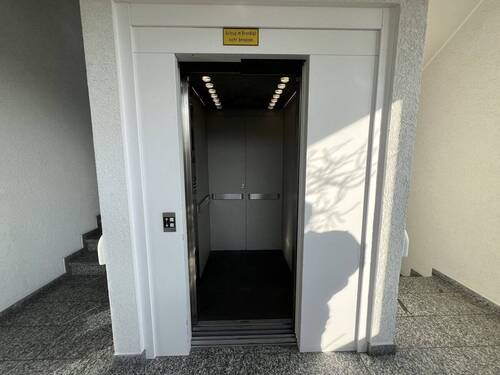 Aufzug für einen stufenlosen Zugang - 