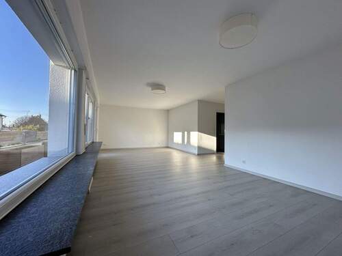 Wohn- und Esszimmer - Helle 4½-Zimmer-Wohnung (ca. 101 m²) mit Terrasse + Garage *PROVISIONSFREI*