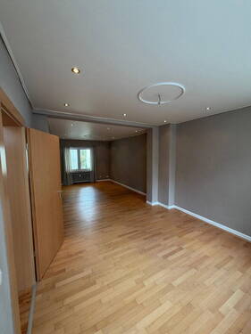 Wohnzimmer - 1 Zimmer Mehrfamilienhaus, Wohnhaus zum Kaufen in Mülheim an der Ruhr