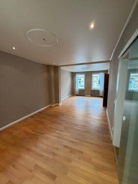 Wohnzimmer - 1 Zimmer Mehrfamilienhaus, Wohnhaus in Mülheim an der Ruhr