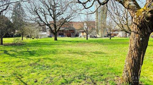 Grundstück + Gebäuderückseite - 3 Zimmer Bauernhaus, Landhaus in Eschenbach
