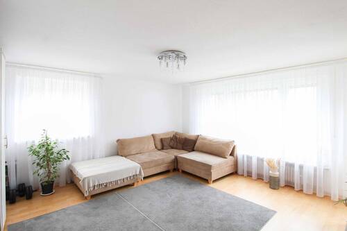 Wohnbereich A2 - Etagenwohnung im 1. Stock mit 2 Balkonen und Garage