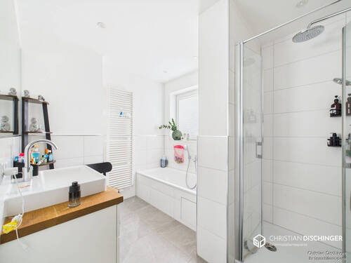 Badezimmer - 9 Zimmer Mehrfamilienhaus, Wohnhaus in Lappersdorf