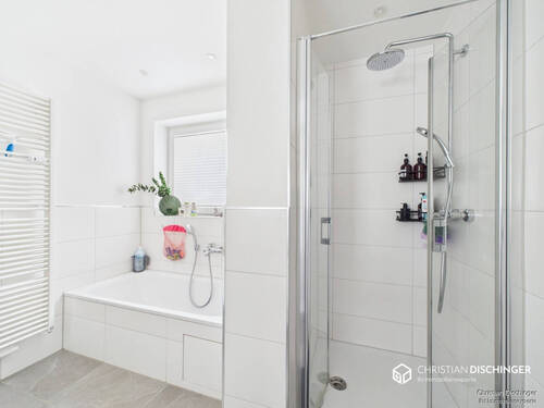 Badezimmer - Mehrfamilienhaus, Wohnhaus mit 282,40 m&sup2; in Lappersdorf zum Kaufen