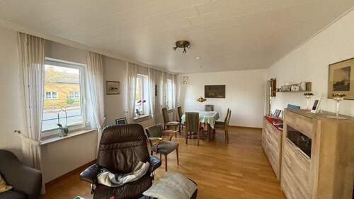 Wohn- und Esszimmer - 8 Zimmer Reihenendhaus in Handewitt