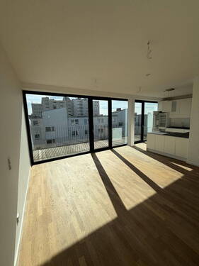 Wohnzimmer / Küche - 3 Zimmer Etagenwohnung zum Kaufen in Berlin