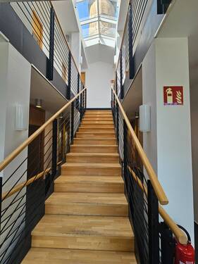 zum Obergeschoss - 