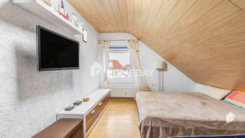 1. OG Schlafzimmer 1 - 