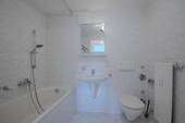 Bad mit Wanne - 