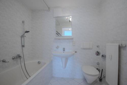 Bad mit Wanne - 