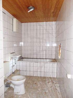 Bad OG.JPG - 5 Zimmer Mehrfamilienhaus, Wohnhaus in Bergheim