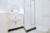 Bad - Helle 47 m² Dachgeschosswohnung in Chemnitz - 2 Zimmer mit Fernblick & Charme