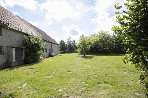 Ansicht Stallteil mit Garten - 6 Zimmer Bauernhaus, Landhaus zum Kaufen in Millienhagen-Oebelitz