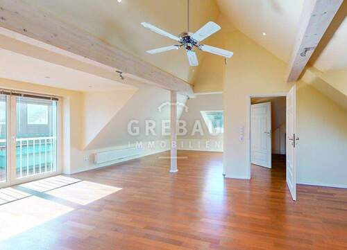 Studio-Zimmer im Spitzboden, teilbar - 