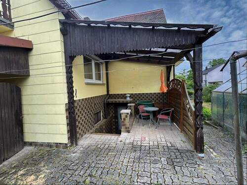 Ansicht Freisitz und Kellerabgang - Einfamilienhaus mit 133,00 m² in Feuchtwangen zum Kaufen