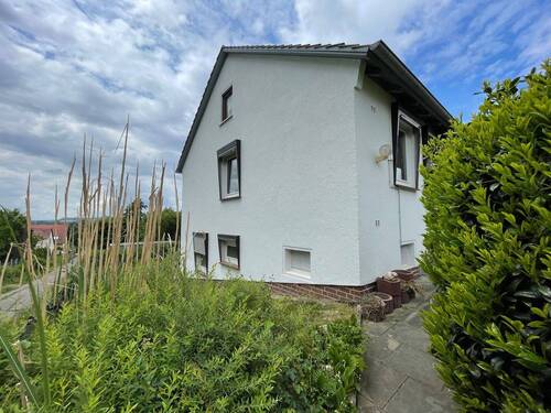 Hausansicht Seite - 3 Zimmer Einfamilienhaus zum Kaufen in Northeim