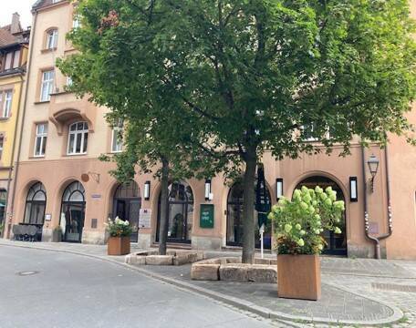 Hausansicht - Möblierte 3-Zimmer-Wohnung im Herzen von Nürnberg