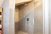 Geräumige Dusche.jpg - 