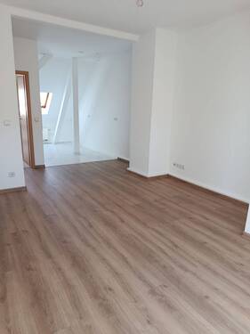 Wohnen/Küche - 2-Zi.-DG-Whg 
