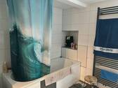 Badezimmer mit Wanne im EG - 