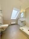 Badezimmer mit Fenster.jpg - 