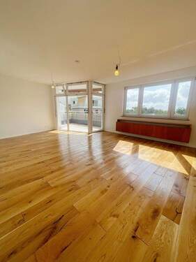 Wohnzimmer - 5 Zimmer Etagenwohnung zur Miete in Böblingen