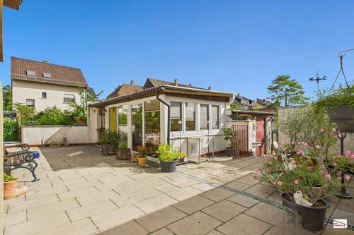 Innenhof und beheizter Wintergarten - Mehrfamilienhaus, Wohnhaus mit 191,50 m² in Brühl zum Kaufen