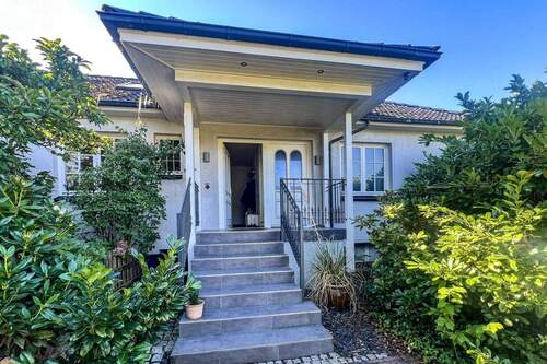  Hauseingang- ein Blickfang - 5 Zimmer Einfamilienhaus zum Kaufen in Rellingen