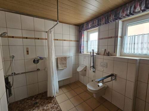 großes Tageslichbad (barrierefrei) - 