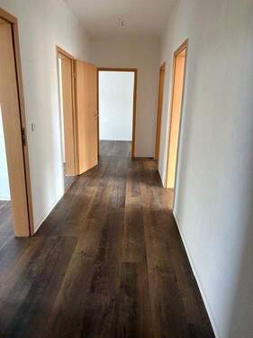 Flur - 4 Zimmer Etagenwohnung in Altenburg